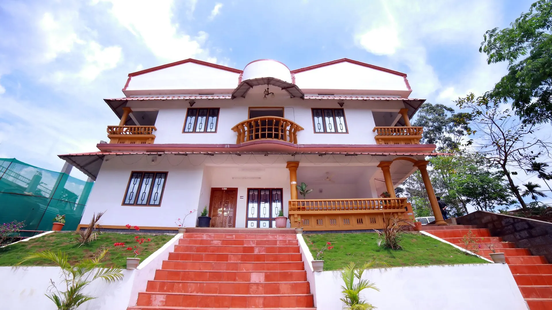 Oyo 6870 Pallivasal Munnar